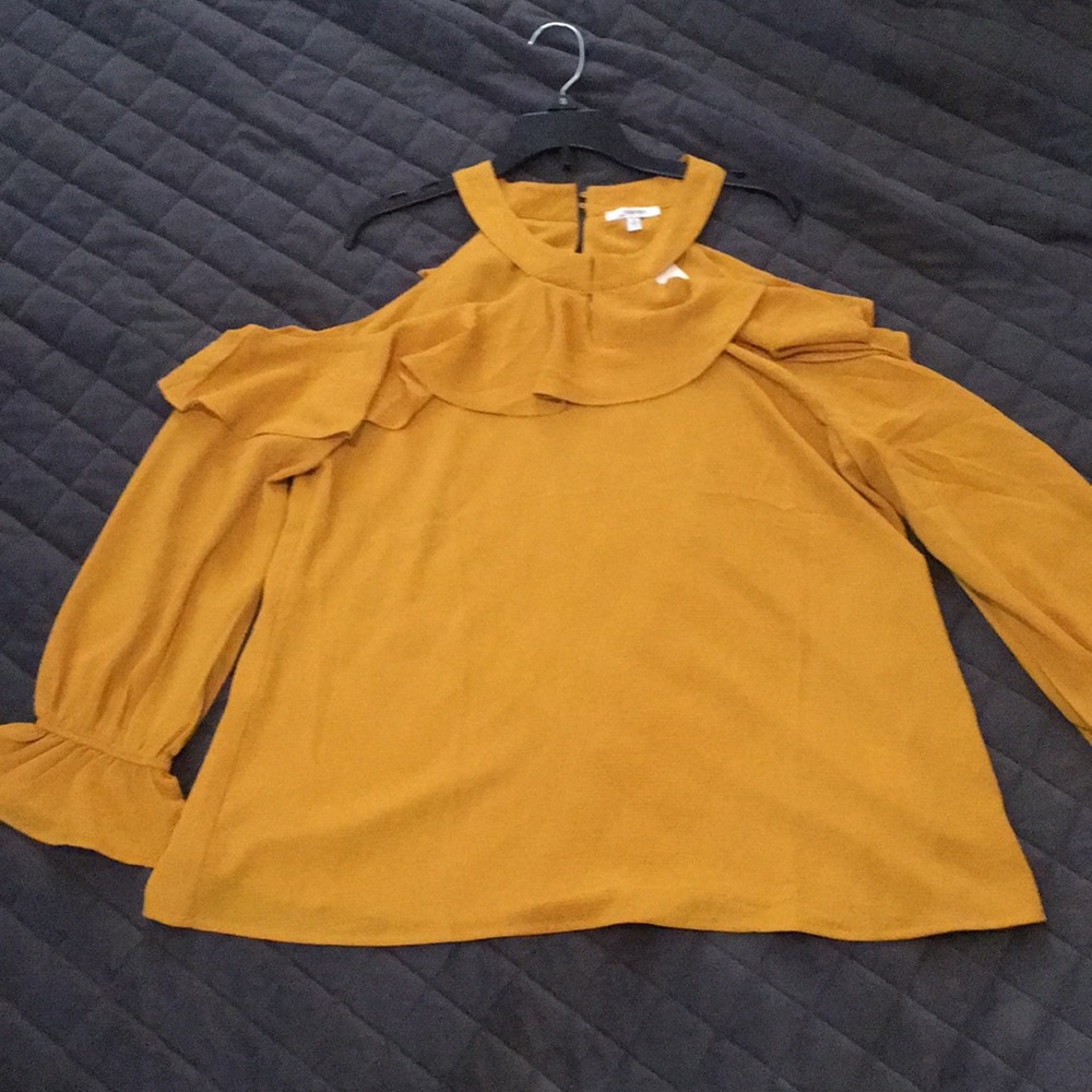 Yellow no shoulder shirt